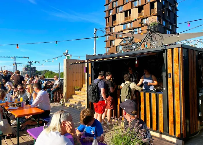 Urban Camper Hostel & Bar